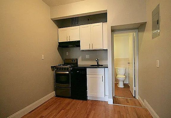 3rd image of 25 Clinton St APT 501