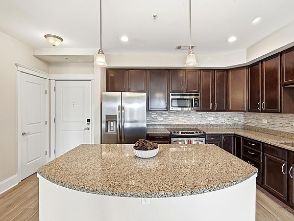 3rd image of 222 Glenwood Ave APT 709
