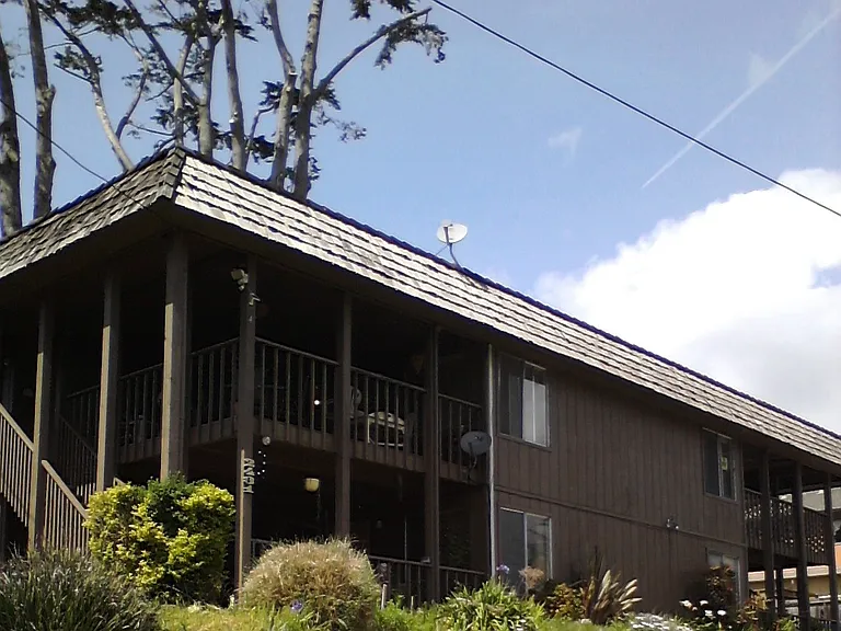 2431 Richmond Dr — Photo 1
