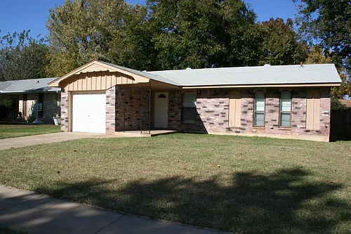 611 W Elder Dr Photo 1