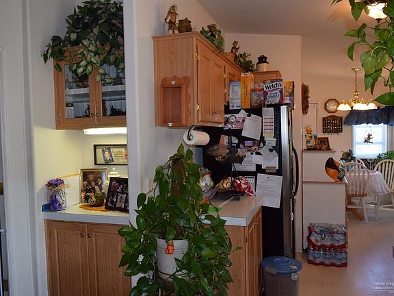 3rd image of 488 NE Mariposa Ave