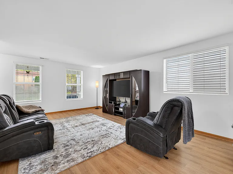939 Four Seasons Blvd — Photo 6