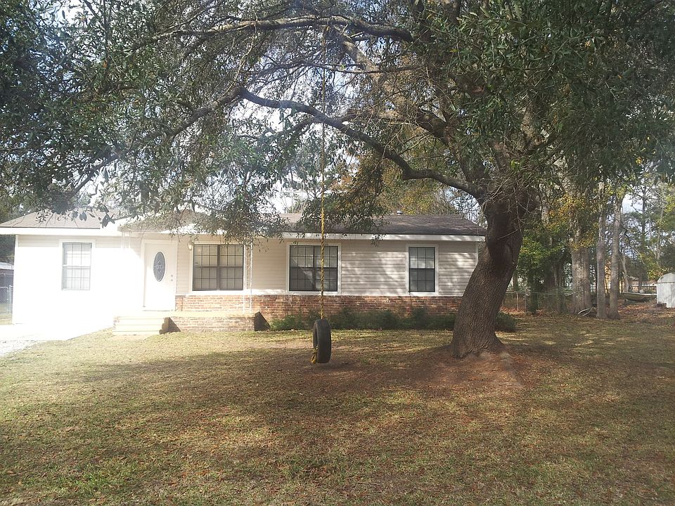 Front of Home Large Oak with Tire Swing