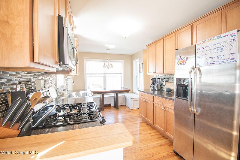 5th image of 37 Fullerton Avenue