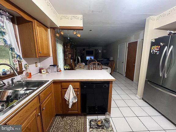 4th image of 162 Stitzer Rd
