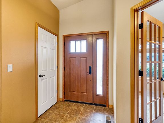 5th image of 6681 Macarthur Dr