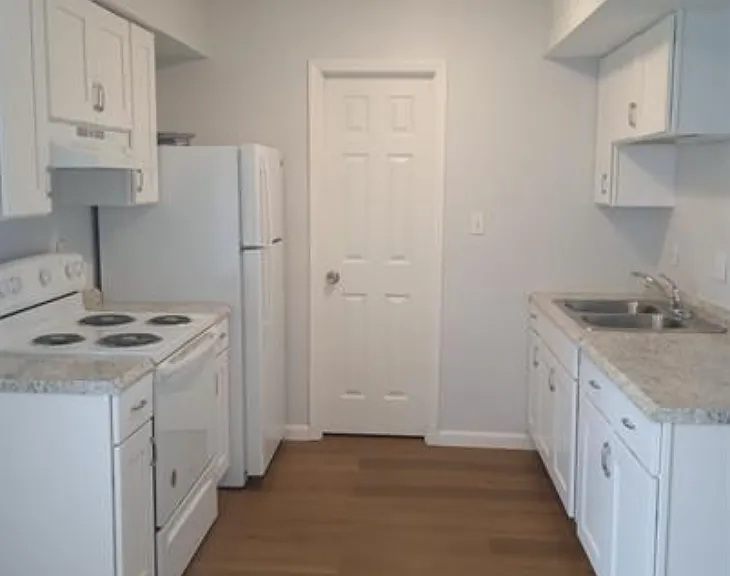2855 Oxford Ln — Photo 2