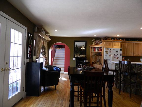 4th image of 583 Forest Lodge Dr