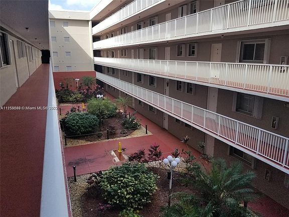 2nd image of 600 NW 32nd Pl APT 316