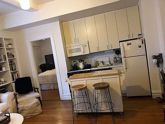 3rd image of 157 E 72nd St APT 15E