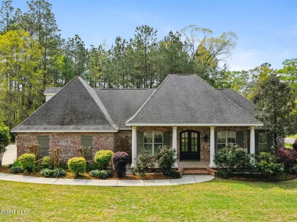 1350 Fairway Dr, Wiggins, MS 39577