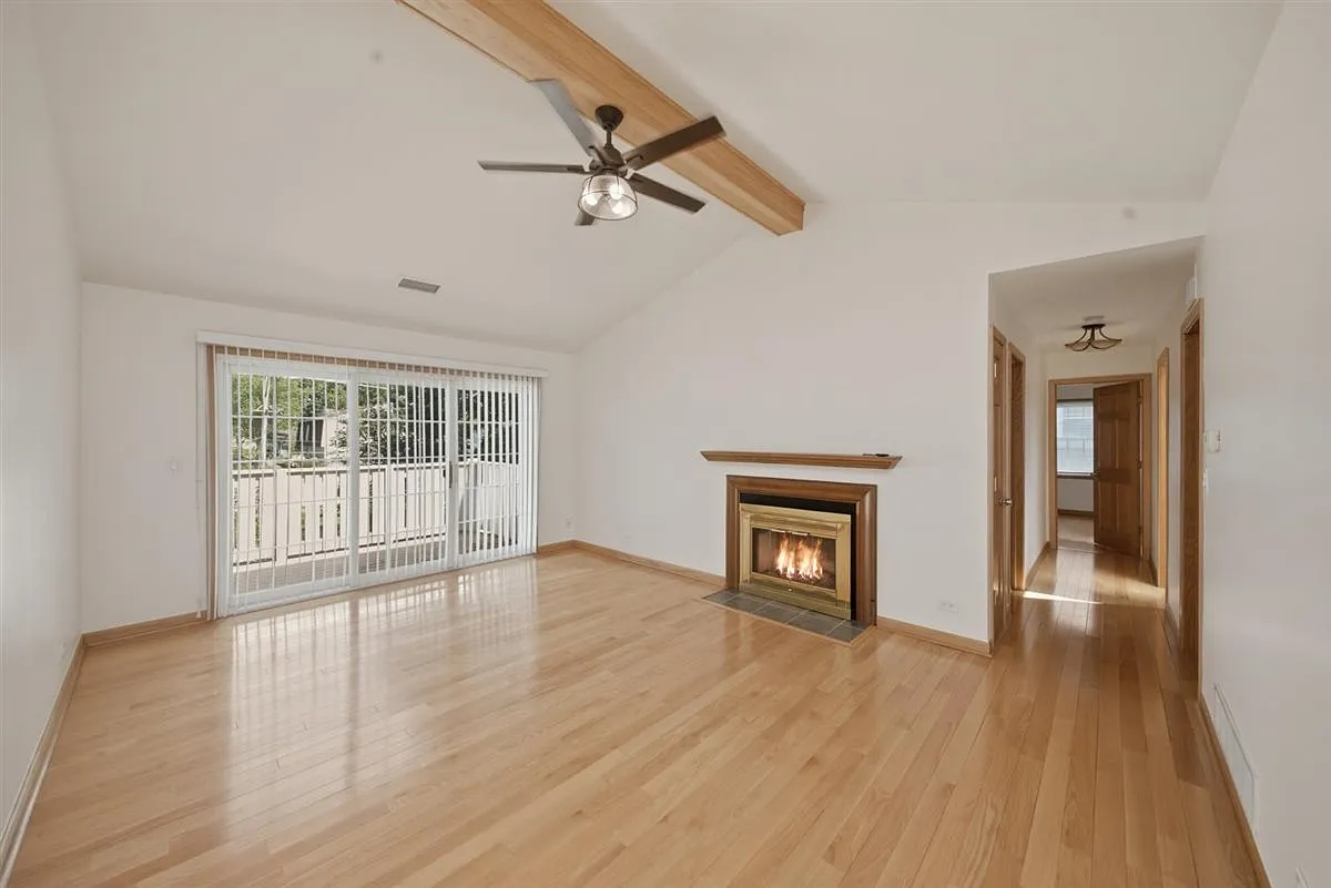 2 bed, 2.0 bath, 1200 sqft, $2,400 — Photo 2