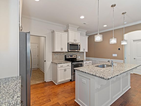 5th image of 3219 Bay Winds Dr