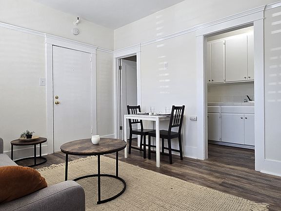 5th image of 959 E Broadway #2