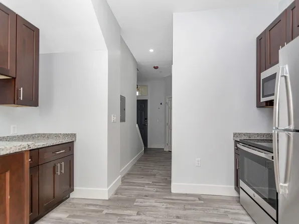 116 Fletcher St Unit 10, Lowell, MA 01854