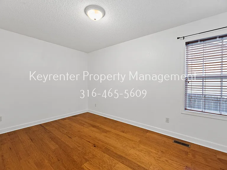 517 E Minneha Ave — Photo 22