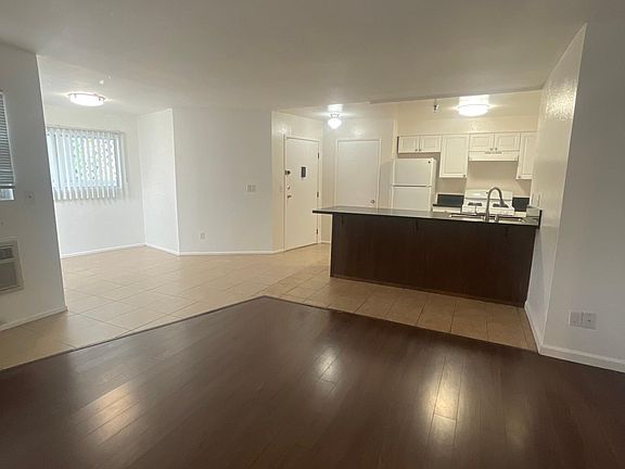 5th image of 2332 Wellesley Ave APT 102