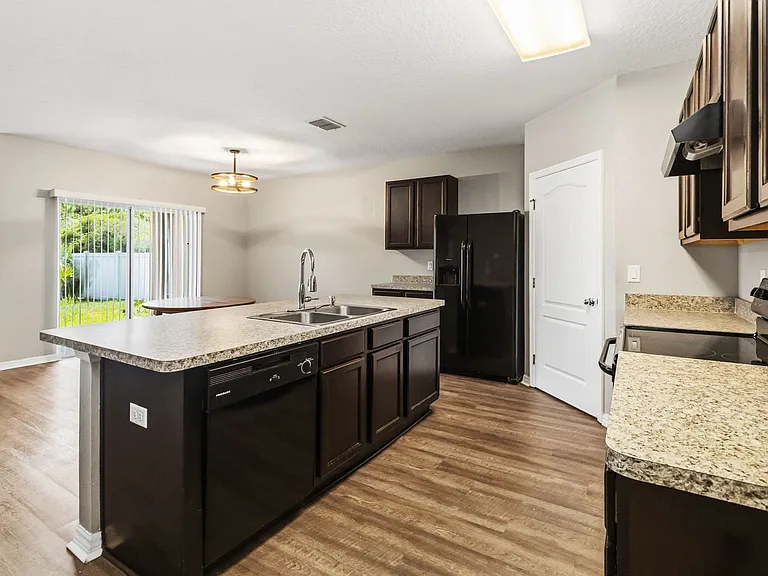 2318 Sequoia Way — Photo 6