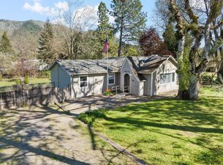 151 Homewood Rd, Grants Pass, OR 97527