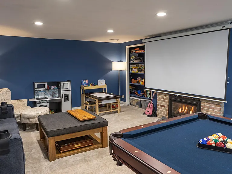 Basement game room / living room (pool table not included)