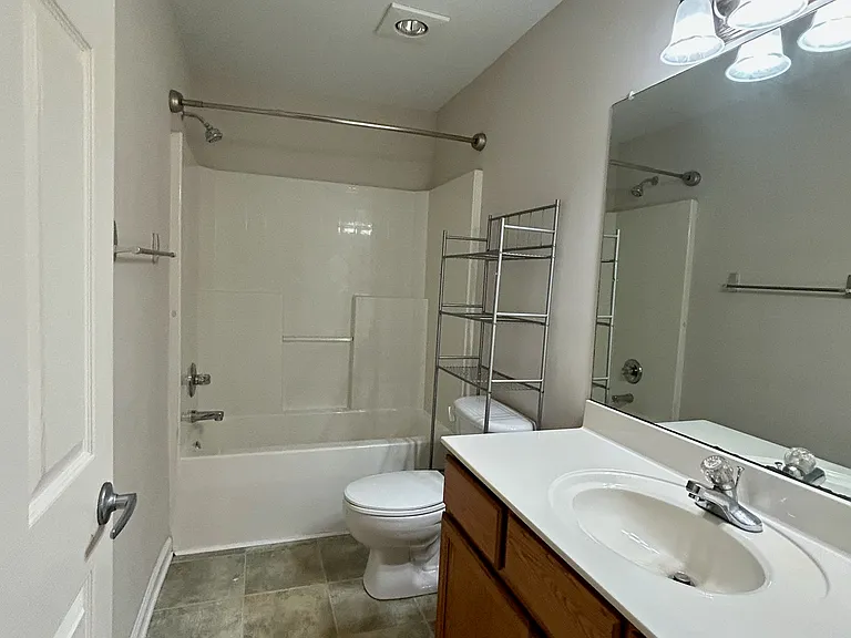 61 Hugo Dr — Photo 16