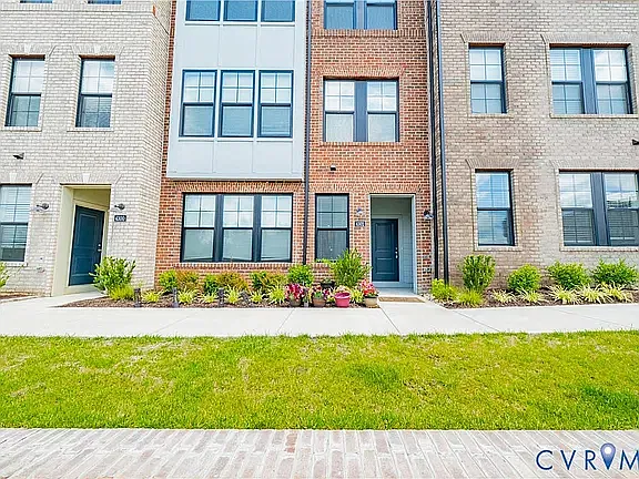 3 bed, 2473 sqft, $2,950 — Photo 2