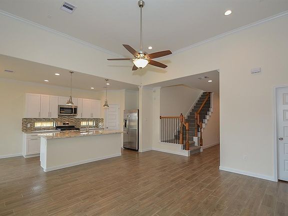 3rd image of 8114 Woodward St
