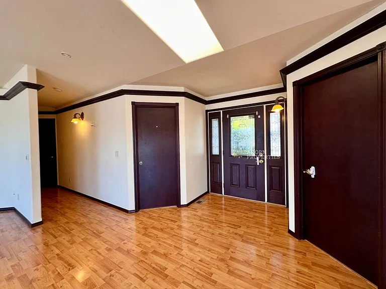 1331 SW Harbor Vista Cir — Photo 4