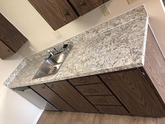 5th image of 1002 S Vassault St #1