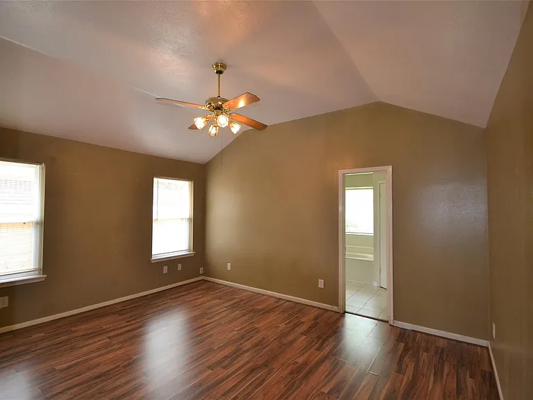 2818 Russett Pl W — Photo 15
