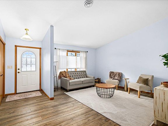 2nd image of 14 Michele Ln #3