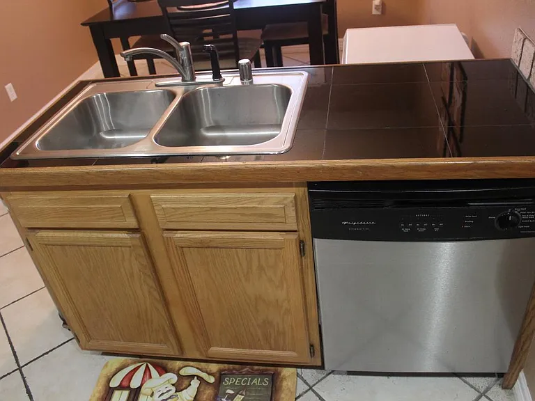 4702 SW Golden Eagle Ave — Photo 9