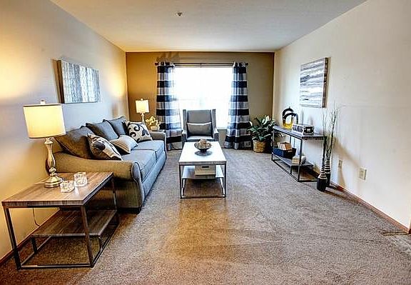 3rd image of 3420 Gateway Lakes Dr