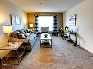 3496 Gateway Lakes Dr, Grove City, OH 43123