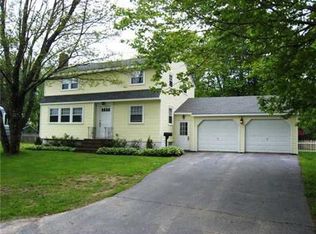 40 Baribeau Dr, Brunswick, ME 04011