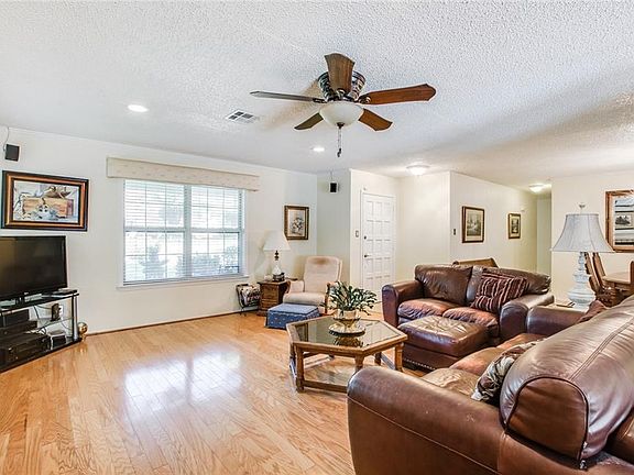 4th image of 633 Ivy Ann Dr