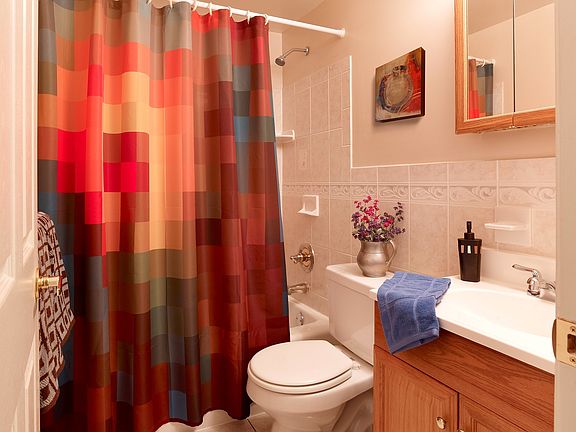Springfield-Valley-Morton-Apartment-Bathroom-1