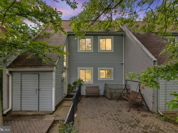1522 Goldenrain Ct, Reston, VA 20190