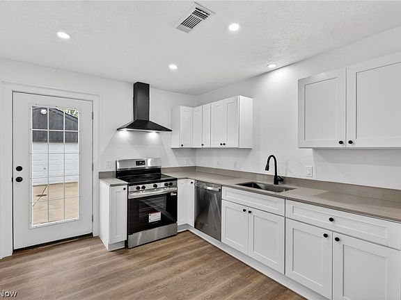2nd image of 11818 Kirton Ave