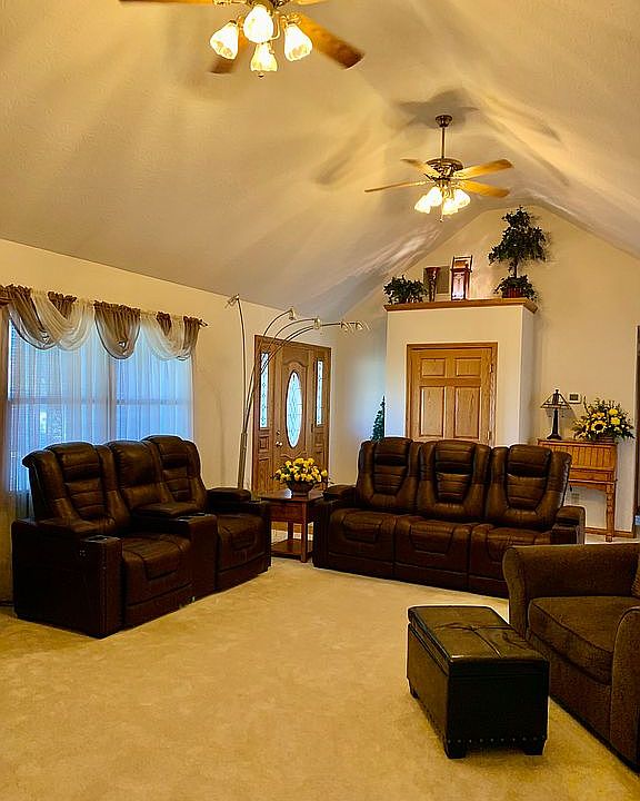 Living room/vaulted ceilings
