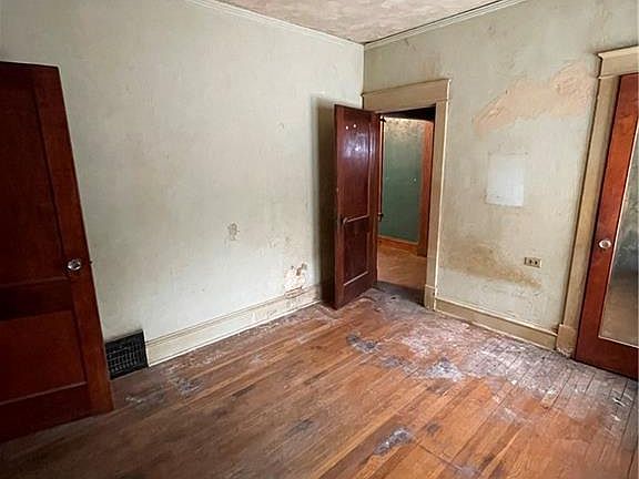 5th image of 315 N Oakley Ave