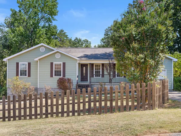 816 Crestridge Dr, Rossville, GA 30741