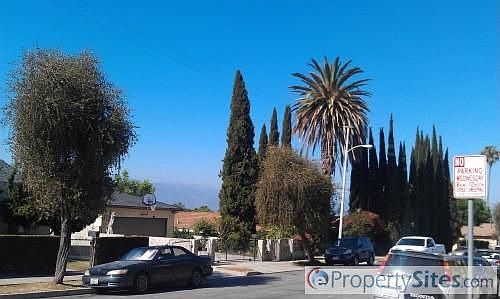 3rd image of 898 W Mabel Ave