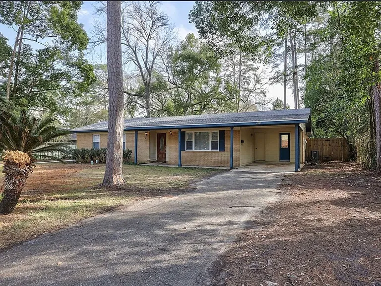 2093 Greenwood Dr — Photo 1