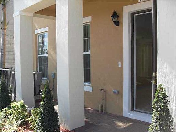 4th image of 1402 SW 147th Ter