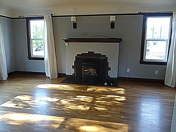 4th image of 4301 Yakima Ave