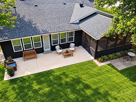 4th image of 876 S 16th Ave