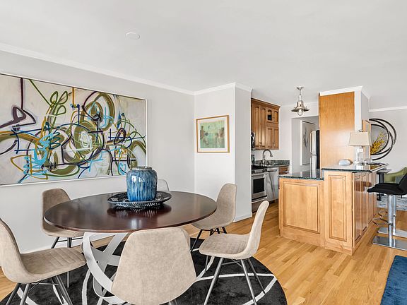 5th image of 20 W 64th St APT 27L