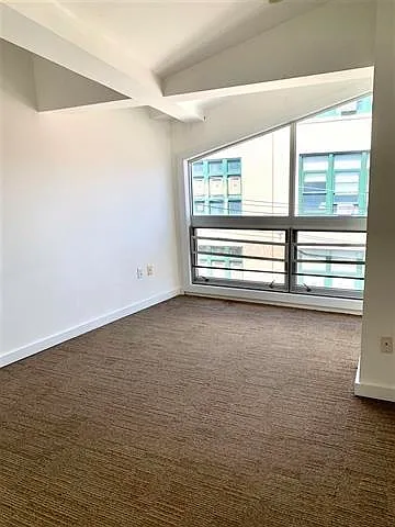557 2nd St #6 — Photo 9