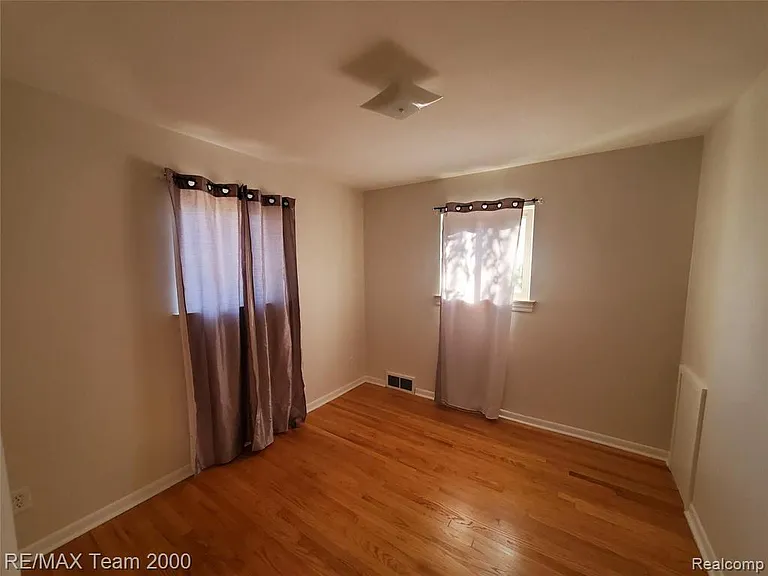 5637 Merrick St — Photo 10